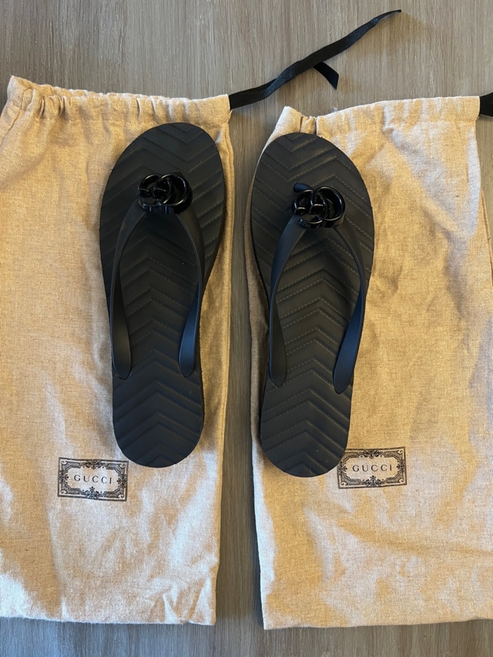 Gucci Marmont GG Black Logo Rubber Flip-Flop Sandals size 40 (US size 9-9.5)